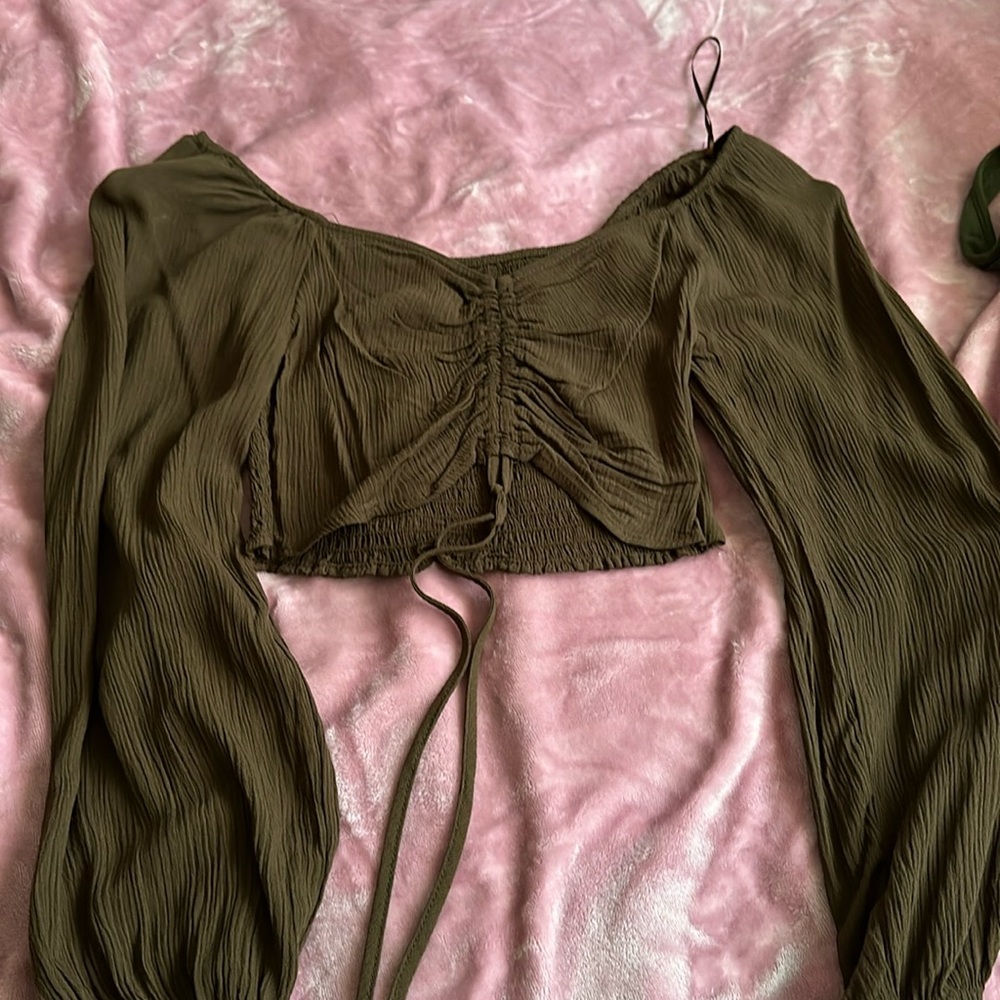 Long sleeve crop top